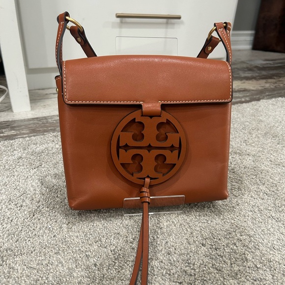 Tory Burch Miller Logo Leather Crossbody
Bag. Aged camello - Picture 3 of 12